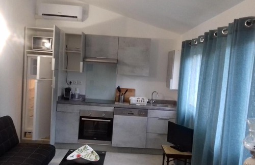 Vedene Apartment | Provencal House With Pool