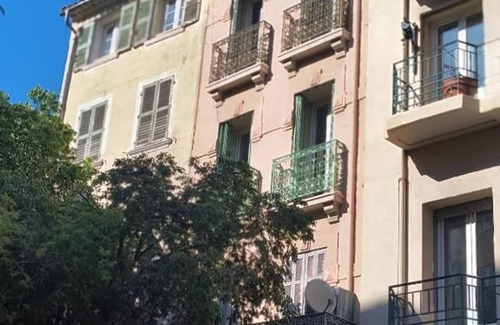 Toulon Apartment | Provencal Market
