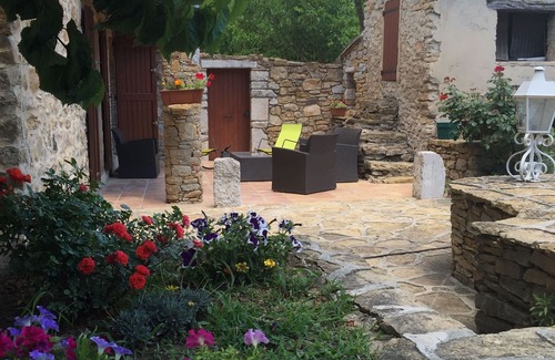 Le Beausset House | Provencal mas-style stone house with swimming pool sleeps 6