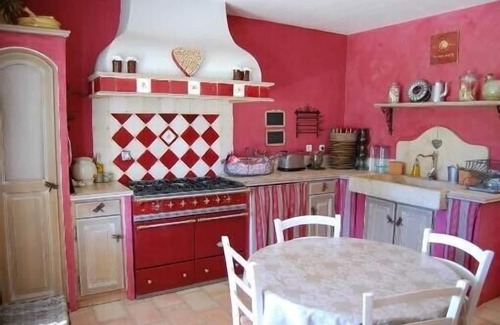 Chateaurenard Villa | Provencal villa with pool beautiful pine forest environmental services