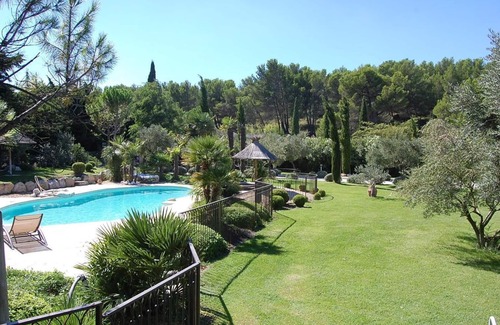 Chateaurenard Villa | Provencal villa with pool beautiful pine forest environmental services