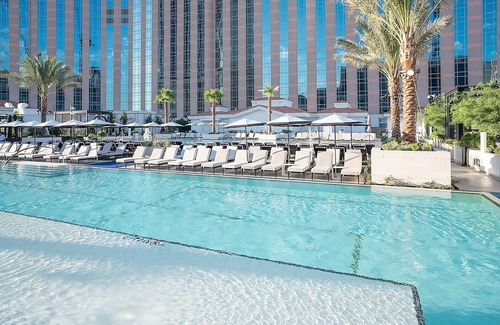 Las Vegas Hotel | Proximity at its Best! 3 Relaxing Units, Onsite Pool, Near Fremont Street!