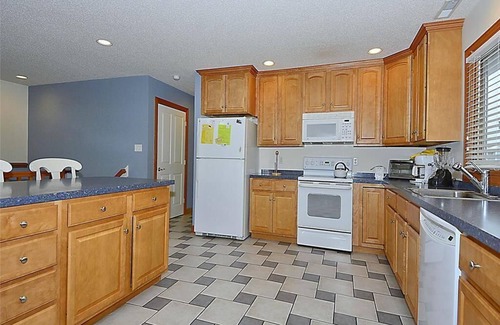 Sussex County House | Proximity to the Beach | Spacious 6BR | Deck