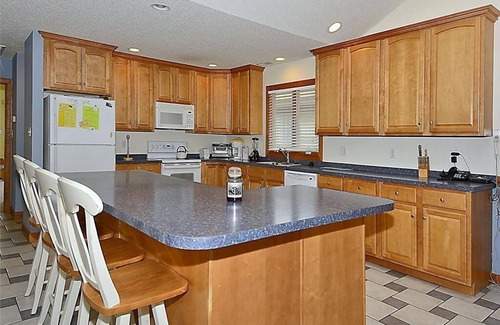 Sussex County House | Proximity to the Beach | Spacious 6BR | Deck