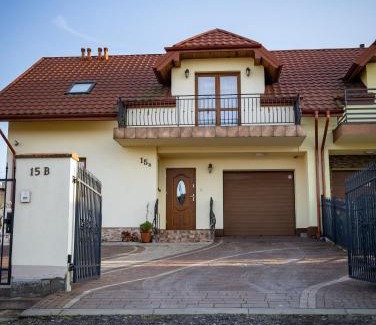 Rzeszow Villa | Prywatny Dom z Parkingiem Trzy Sypialnie Self check-in Faktura