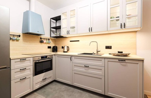 Mokotow Apartment | Przytulne Miejsce na Mokotowie z Ogródkiem i Wifi