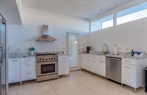 Palm Springs House | PS Chill: Meticulous Mid-Century Features Modern Comfort and Views!