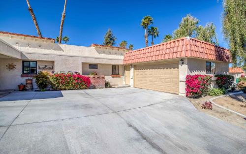 Palm Desert House | PS674 - East Island - Alice Lodging