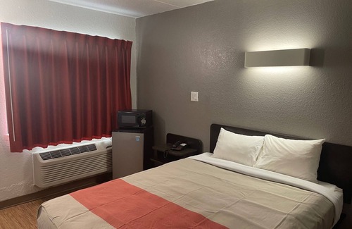 Evansville Hotel | PT6 INN