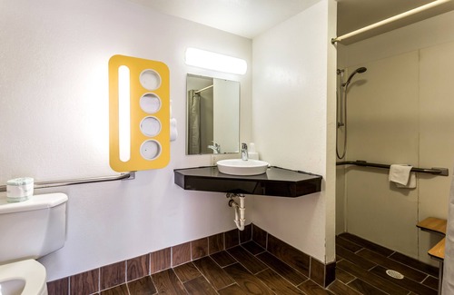 Evansville Hotel | PT6 INN