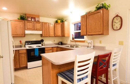 Kodiak House | Puffin Perch - Save 25 dollars per day on Car Rental with 3 Day Booking