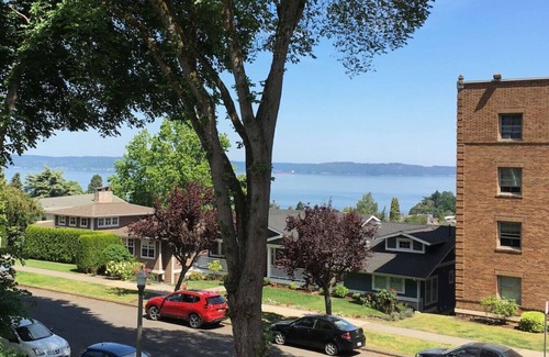 North End Condo | Puget Sound View 2 Baths Best Area WD Jacuzzi Bath