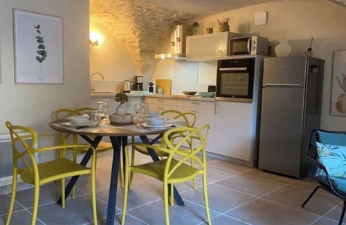 Pujaut House | Pujaut, Gard, provence, Avignon, Gîte cœur de village "sous le clocher