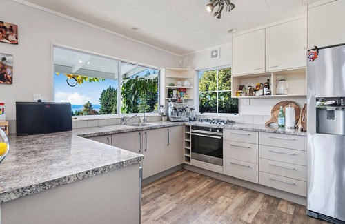 Mount Ruapehu Ski Area Cottage | Pukawa Country Lodge - Pukawa Bay Holiday Home