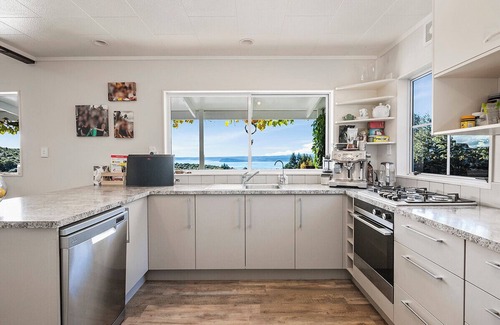 Mount Ruapehu Ski Area Cottage | Pukawa Country Lodge - Pukawa Bay Holiday Home