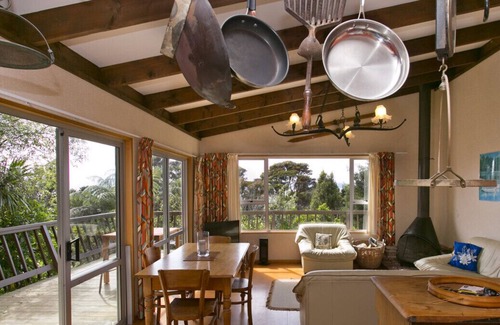 Pukawa Cottage | PUKAWA VIEWS - PUKAWA BAY BACH, family friendly in Pukawa Bay