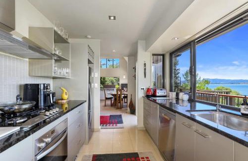 Kawaha Point House | Pukeko Landing