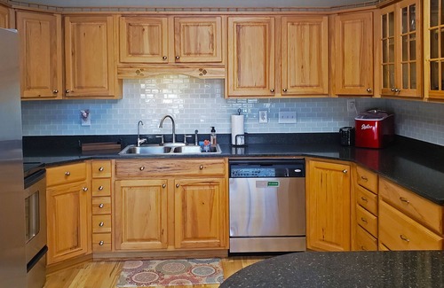 Whispering Hills House | Pumpkin Spice Season! Hot tub, Fire Pit, Dogs Welcome!