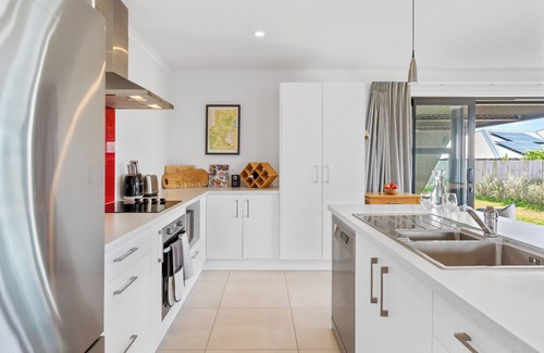 Wharewaka House | Puna Rise - Taupo Holiday Home