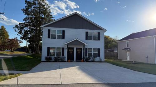 Hickory Apartment | Pura vida Apartment