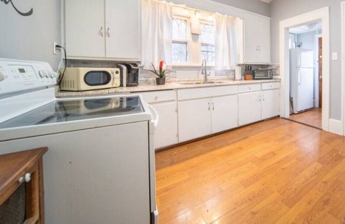 Akron House | Pura Vida, Live Pure! 2 b, 1 b.