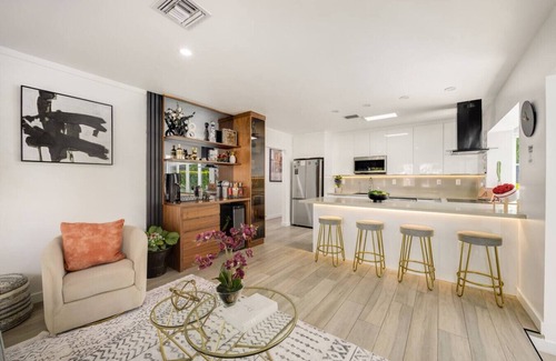 North Miami House | Pura Vida Villa: Miami Lux Stay + Pool & Hot Tub