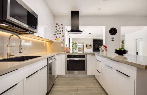 North Miami House | Pura Vida Villa: Miami Lux Stay + Pool & Hot Tub