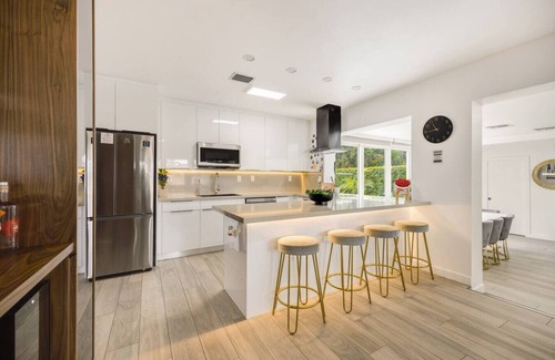 North Miami House | Pura Vida Villa: Miami Lux Stay + Pool & Hot Tub