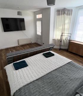 Herne Bay House | Pure Edge beach guest house with Sea view