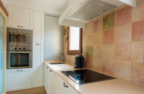 Caleta de Fuste Villa | Pure indulgence, Pool Table, Hot Tub, Amazing views, Free 300mb Wifi, Sky TV!