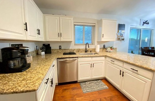 Rita Ranch House | Purified pool-private back yard-family