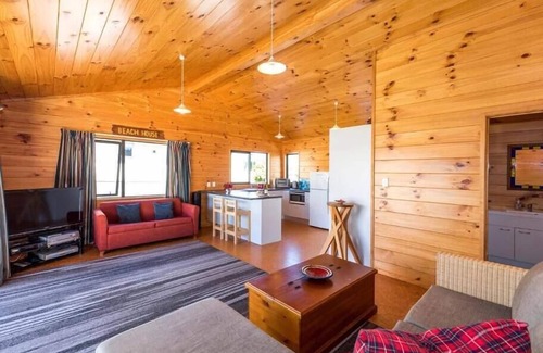 Mount Maunganui House | Puriri Beach Pad with direct beach access