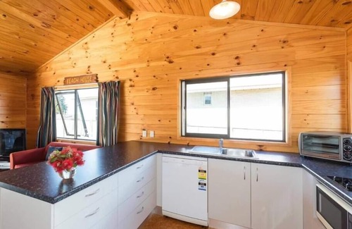 Mount Maunganui House | Puriri Beach Pad with direct beach access