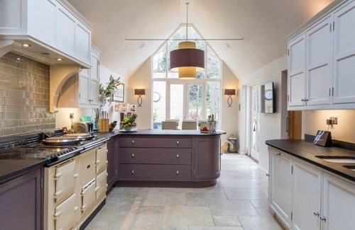 Dursley Villa | Purnell Manor - Nine Bedroom Villa, Sleeps 26