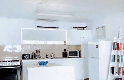 Gibbs Bay Villa | Purple Rain:Ocean Bliss on Mullins Beach, Direct SeaViews, 2 Bed/2 Bath, WiFi