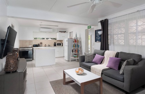 Gibbs Bay Villa | Purple Rain:Ocean Bliss on Mullins Beach, Direct SeaViews, 2 Bed/2 Bath, WiFi