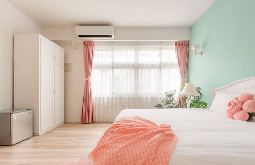 Old Town Bed & Breakfast | Purple Flower House