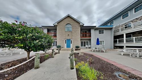 Put-in-Bay House | Put-in-Bay Poolview Condo #5