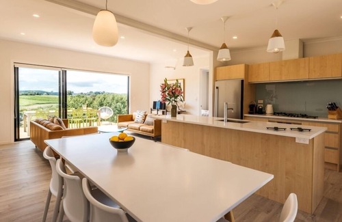 Surfdale House | PUTAKI BAY - TUI VILLA | Be My Guest