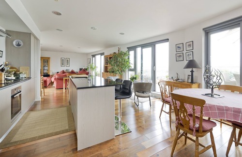 East Putney Apartment | Putney Rooftops - Two Bedroom Apartment, Sleeps 4