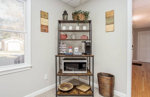 Buford House | PVT Basement/Near Mall of GA/Pet Friendly/Sleeps 4