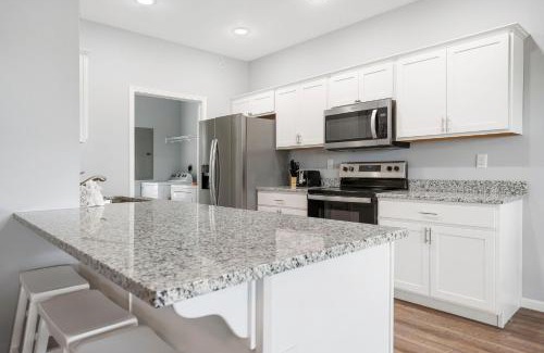 Branson West House | Pvt Hot Tub, Stonebridge Golf Course On Site, Ozark Views, Near Silver Dollar City w Free Tickets!