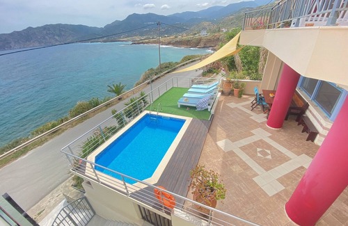 Mochlos Apartment | Pyxida - Spacious sea front two bedroom apartment with private pool.
