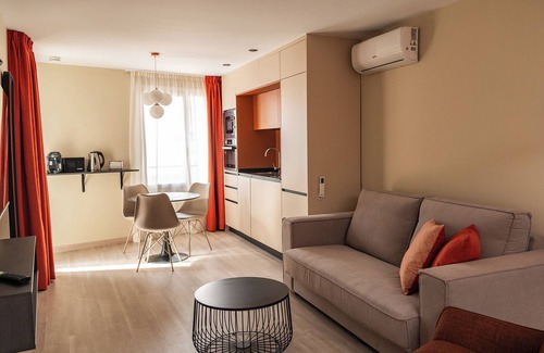 Distrito Centro-Casco-Antiguo Resort | Qazris Suites