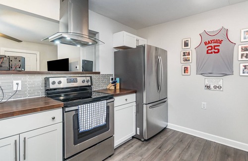 Biddleville Condo | QC House of the 80s