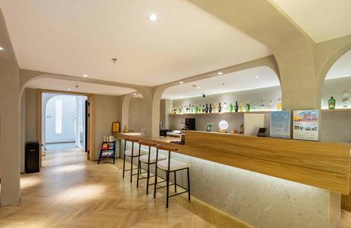 Zhonglou Shangquan Hotel | Qiyu Hotel - Xian Bell Tower