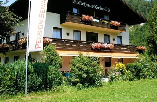 Golling an der Salzach Apartment | Quadruple room with shower, WC - Pension Seiwald