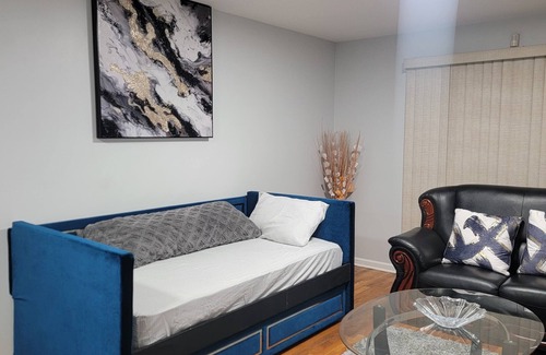 Newark Apartment | Quaint 3-bedroom apartment with AC in charming Newark