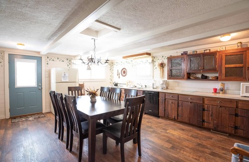 Nashville Cottage | Quaint 3-bedroom cottage in Nashville, shopping, and dining! Pet-friendly!