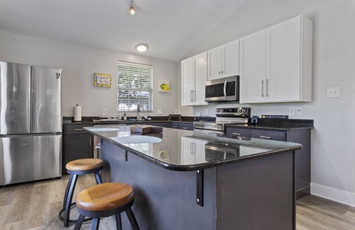 Gulf Hills House | Quaint and Cozy! Close to Downtown and the Beach!